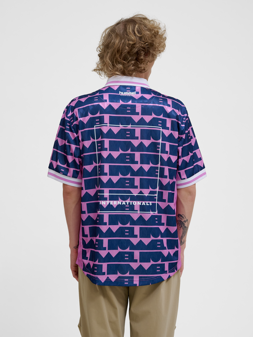 hmlLOOSE SOCCER JERSEY LOVE, VIOLET, model