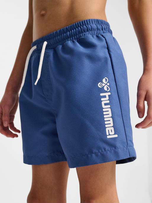 hmlBONDI BOARD SHORTS, TRUE NAVY, model