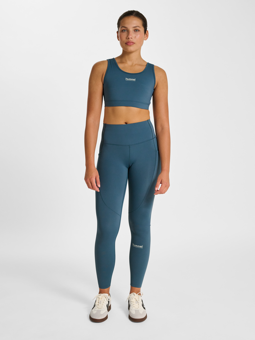 hmlHIIT INTENSITY BRA, STARGAZER, model