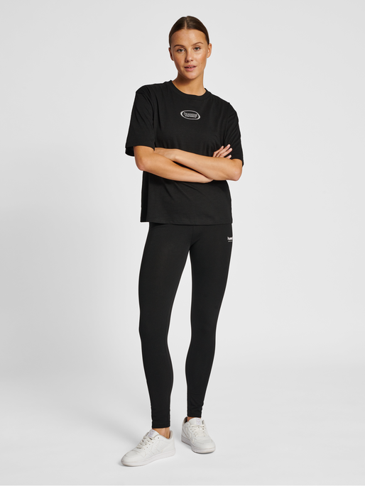 hmlLGC TAMMY T-SHIRT, BLACK, model