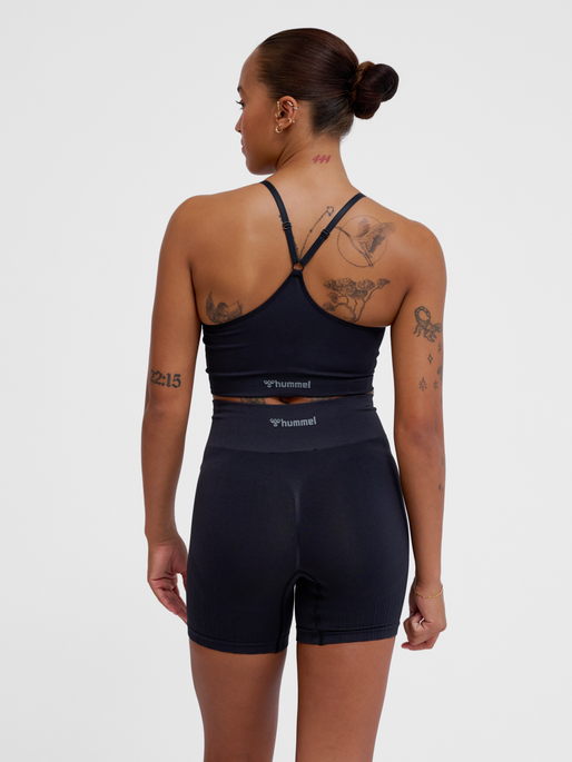 hmlMT DEFINE SEAMLESS PADDED BRA, BLACK, model