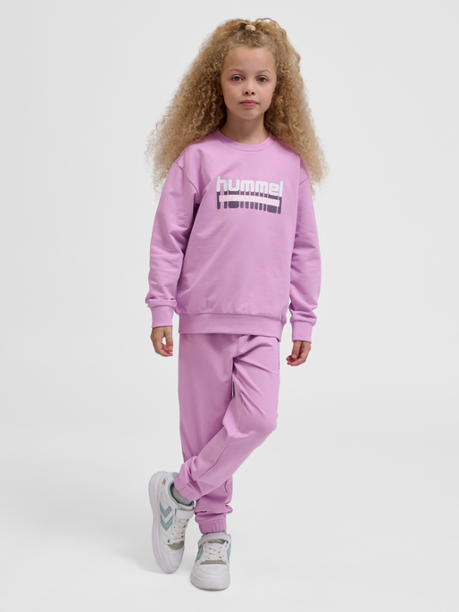 hmlTUKAS SWEATSHIRT, SMOKY GRAPE, model