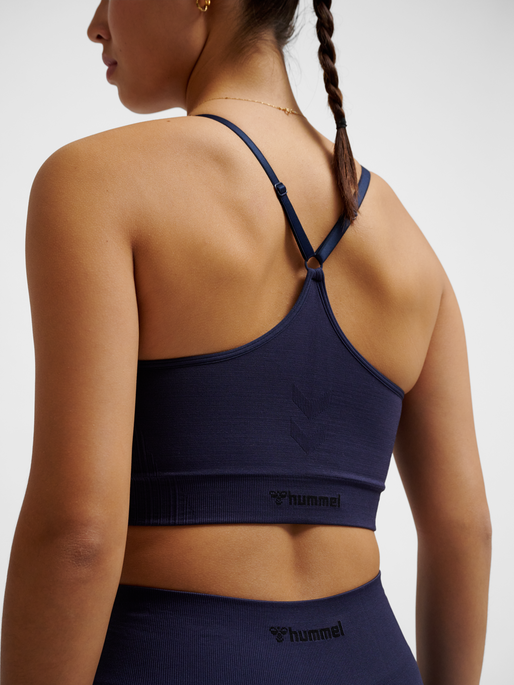 hmlMT DEFINE SEAMLESS PADDED BRA, NIGHT SKY, model