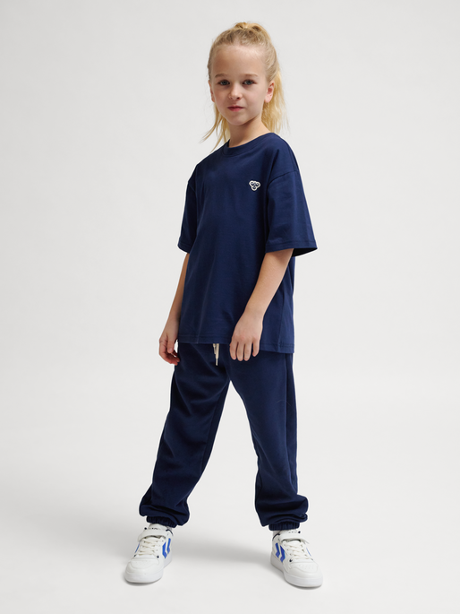 hmlJR LOOSE T-SHIRT S/S BEE, DRESS BLUES, model