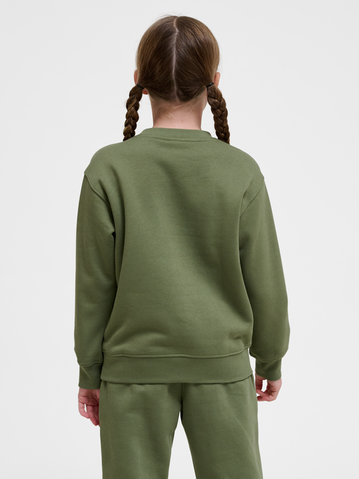 hmlCLEAN SWEATSHIRT, OLIVINE, model