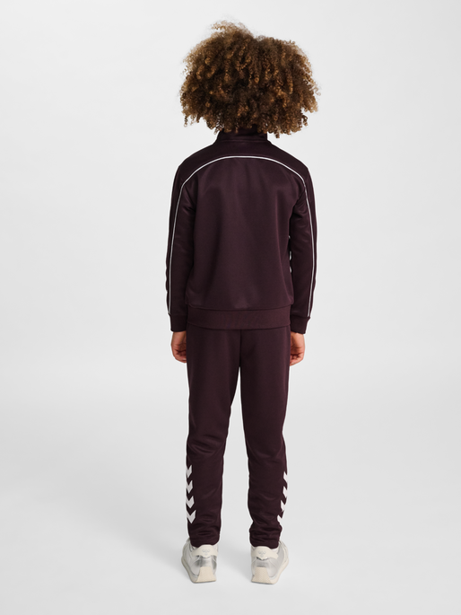 hmlJR TRACKSUIT, FUDGE, model
