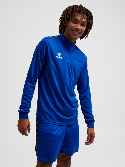 hmlAUTHENTIC HALF ZIP SWEAT, TRUE BLUE, model