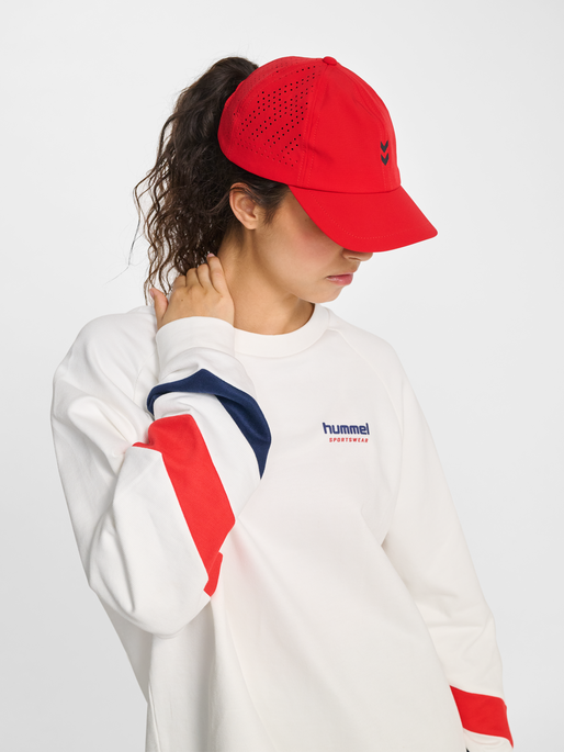 hmlOVERSIZED CREW SPORTSWEAR, BLANC DE BLANC/BLANC DE BLANC, model