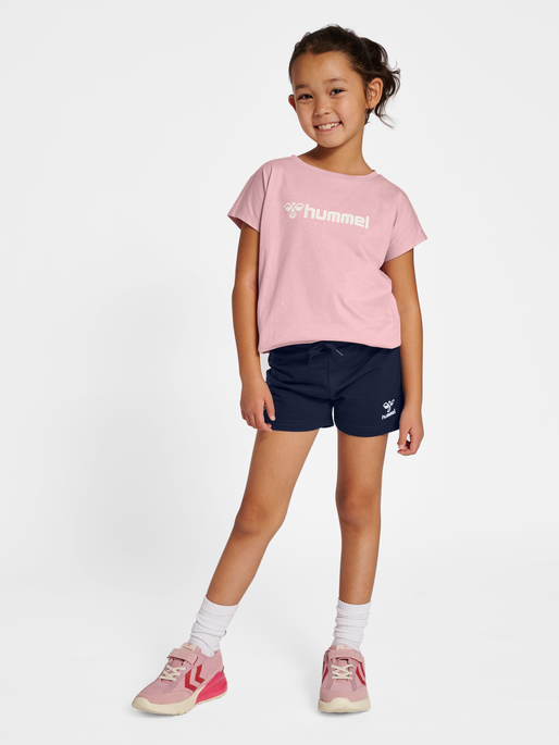 hmlNOVA SHORTS SET, ZEPHYR, model