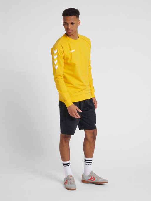 HMLGO COTTON SWEATSHIRT, SPORTS YELLOW, model