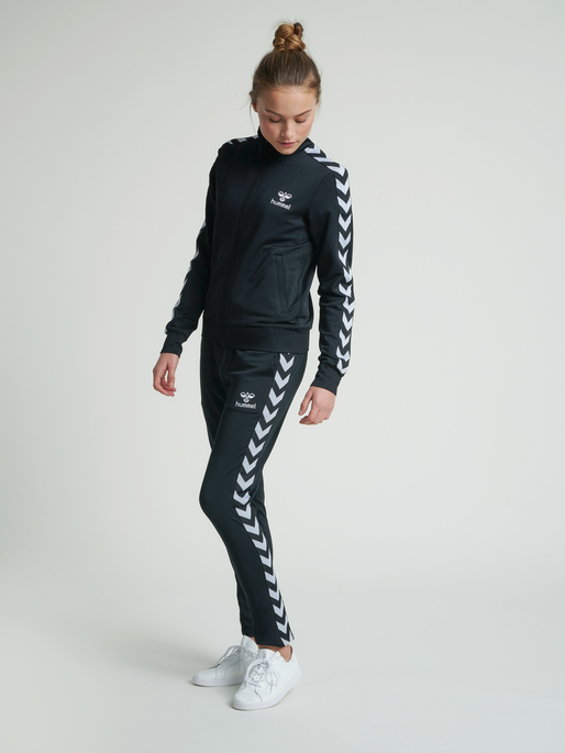 hmlNELLY 2.0 ZIP JACKET, BLACK, model