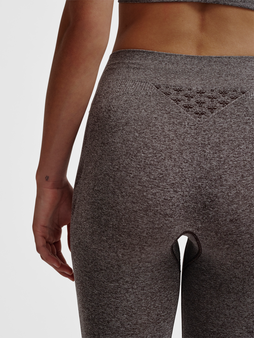 hmlCI SEAMLESS MID WAIST TIGHTS, CHOCOLATE PLUM MELANGE, model