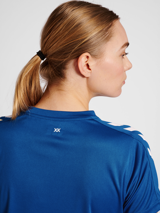 hmlCORE XK POLY JERSEY S/S WOMAN, TRUE BLUE, model
