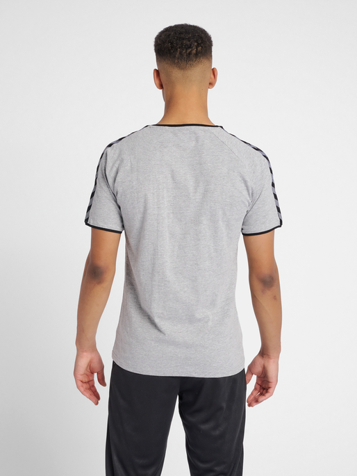 hmlAUTHENTIC TRAINING TEE, GREY MELANGE, model