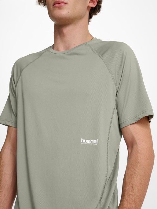 hmlPULSE WORKOUT T-SHIRT S/S, SEAGRASS, model