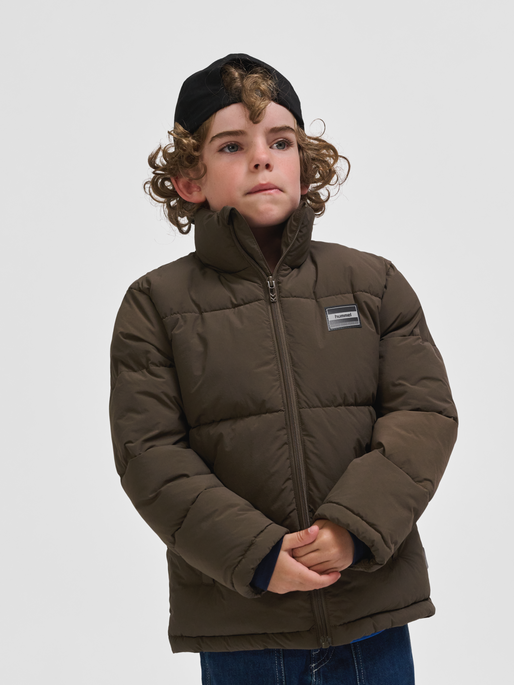 hmlCRISP TEX JACKET, MAJOR BROWN, model