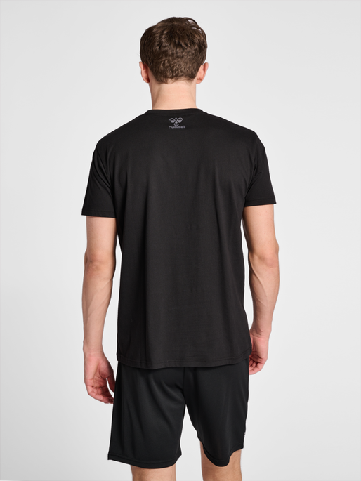 hmlOFFGRID COTTON JERSEY S/S, 2715, model