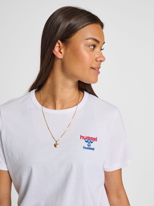 hmlIC DAYTON T-SHIRT, WHITE, model