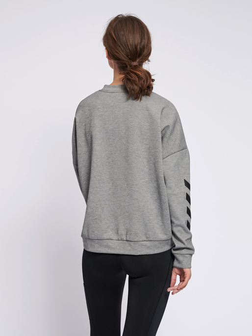 hmlESSI SWEATSHIRT, GREY MELANGE, model