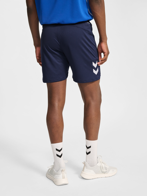 hmlLEAD 2.0 SHORTS, MARINE, model