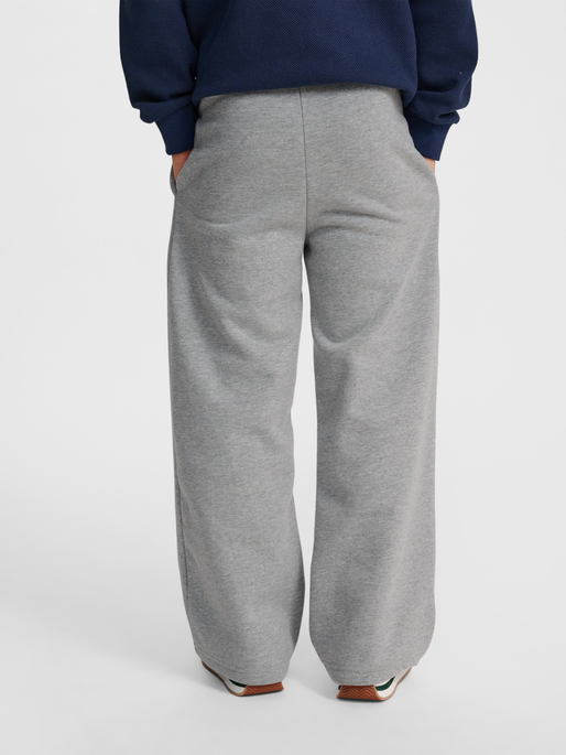 hmlJR LOOSE WL SWEATPANTS BEE, GREY MELANGE, model