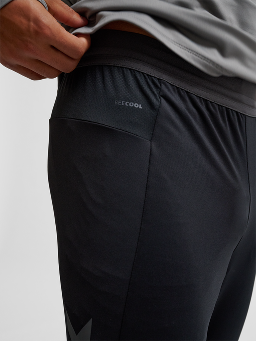 hmlPRO TRAINING PANTS, BLACK, model