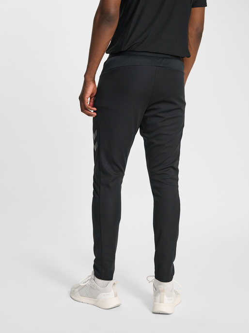 hmlCIMA 2.0 PANTS, BLACK, model