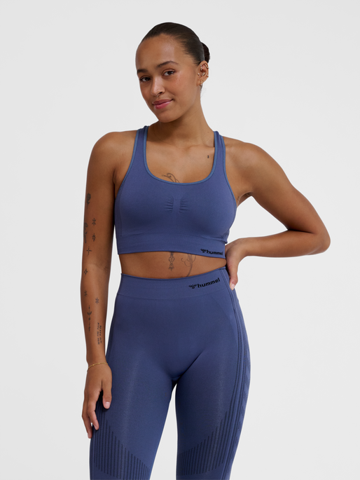 hmlMT SHAPING SEAMLESS SPORTS TOP, BLUE INDIGO, model