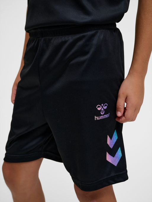 hmlSHIMMER SHORTS, BLACK, model