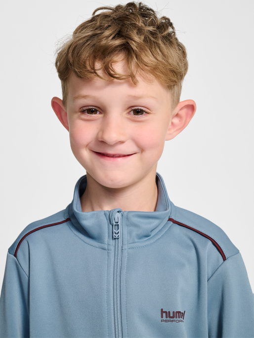 hmlJR TRACKSUIT, FADED DENIM/VINEYARD WINE, model