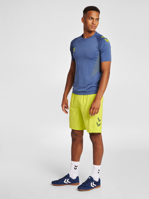 hmlLEAD PRO SEAMLESS TRN JRS, DARK DENIM, model