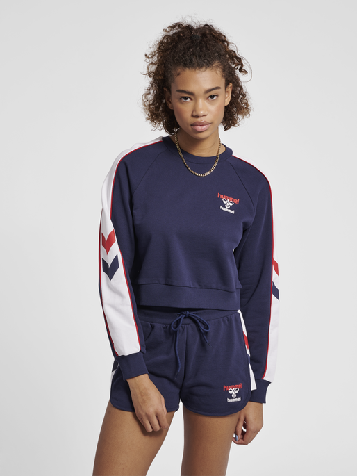 hmlIC DURBAN WOMAN CROP SWEATSHIRT, 7666, model