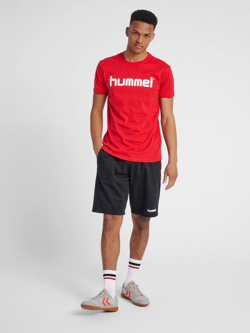HMLGO COTTON LOGO T-SHIRT S/S, TRUE RED, model