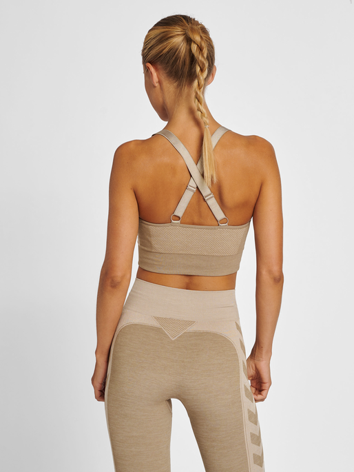 hmlCLEA SEAMLESS  SPORTS TOP, CHATEAU GRAY/DRIFTWOOD MELANGE, model