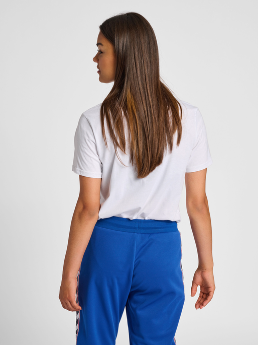 hmlIC DAYTON T-SHIRT, WHITE, model