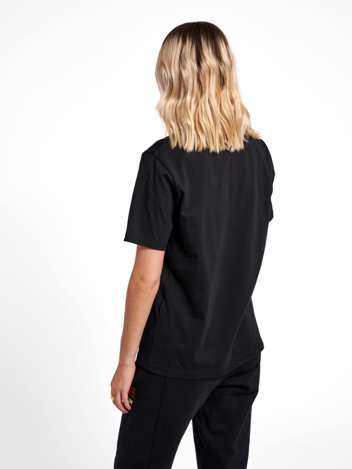 hmlLGC LIAM T-SHIRT, 2001, model