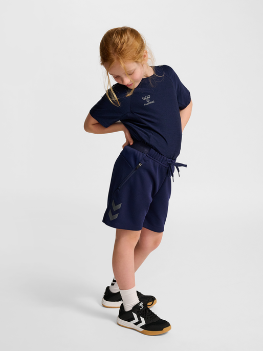 hmlCIMA 2.0 SHORTS KIDS, MARINE, model
