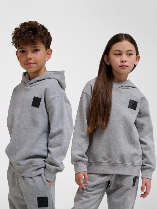 hmlCLEAN HOODIE, GREY MELANGE, model