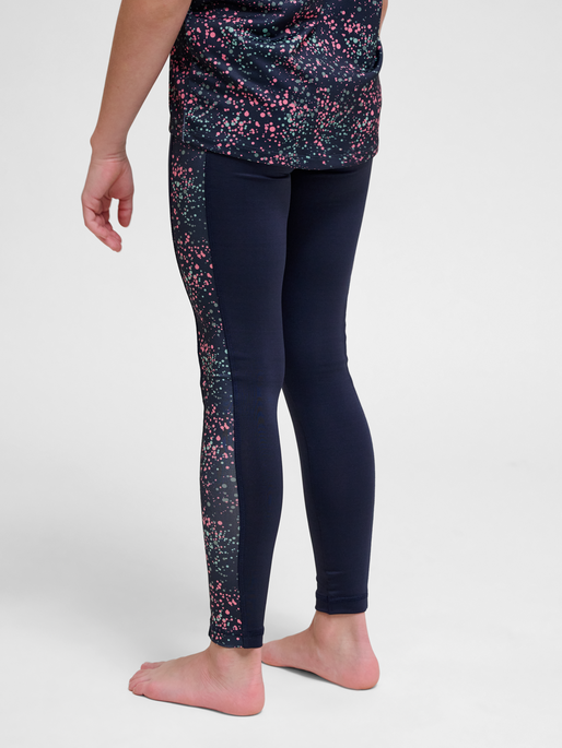 hmlSANNE TIGHTS, PARISIAN NIGHT, model