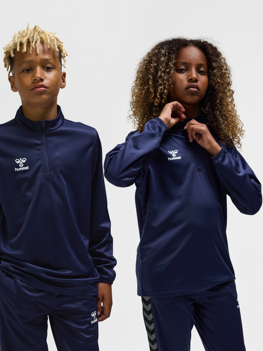 hmlESSENTIAL HALF-ZIP KIDS, MARINE, model