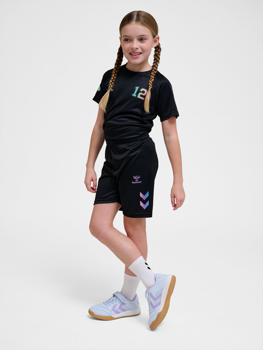 hmlSHIMMER SHORTS, BLACK, model