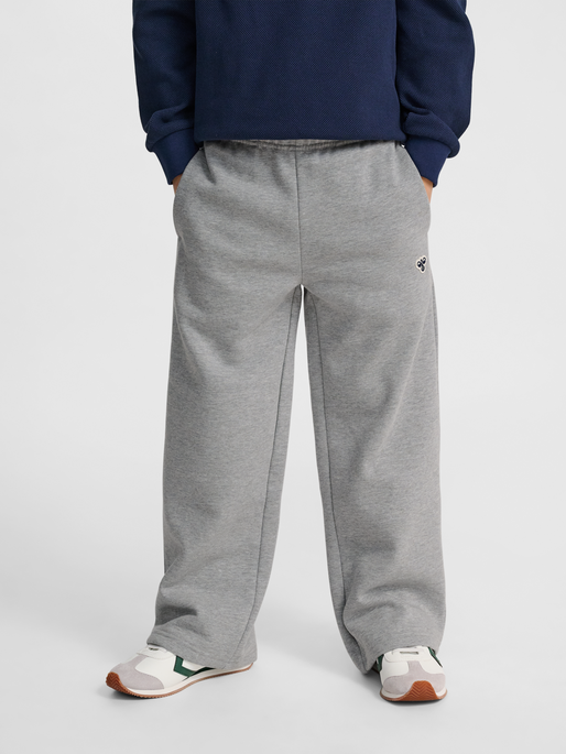hmlJR LOOSE WL SWEATPANTS BEE, GREY MELANGE, model