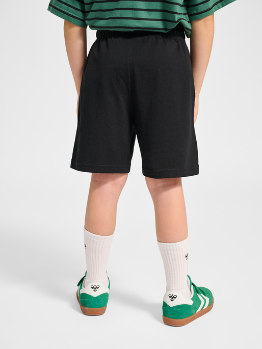 hmlJR LOOSE BASE SHORTS BEE, BLACK, model