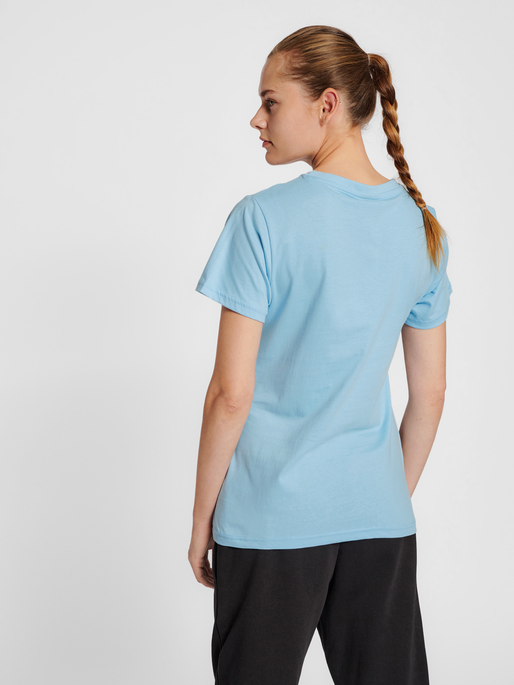 hmlRED BASIC T-SHIRT S/S WOMAN, BLUE BELL, model