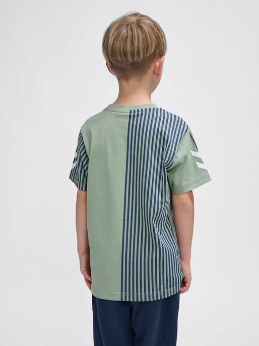 hmlMEXI GO T-SHIRT S/S, LILY PAD, model