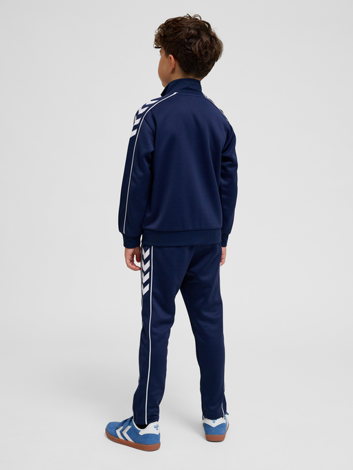 hmlTRACK TRACKSUIT, BLACK IRIS, model