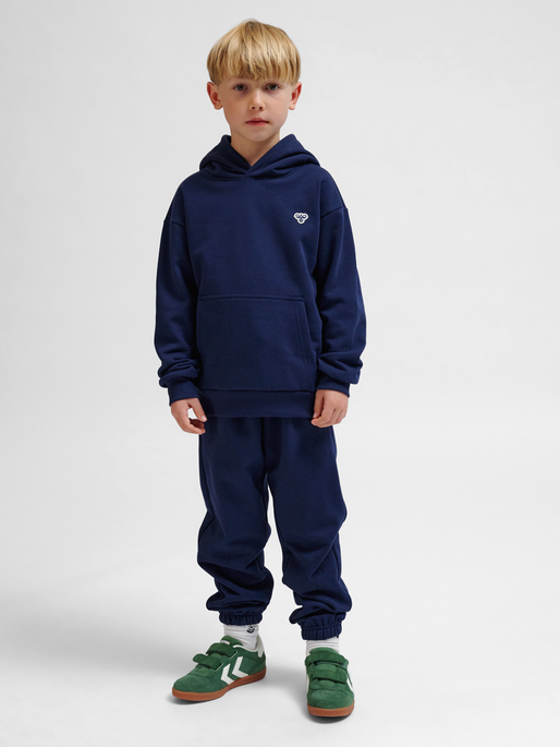 hmlJR LOOSE HOODIE BEE, DRESS BLUES, model