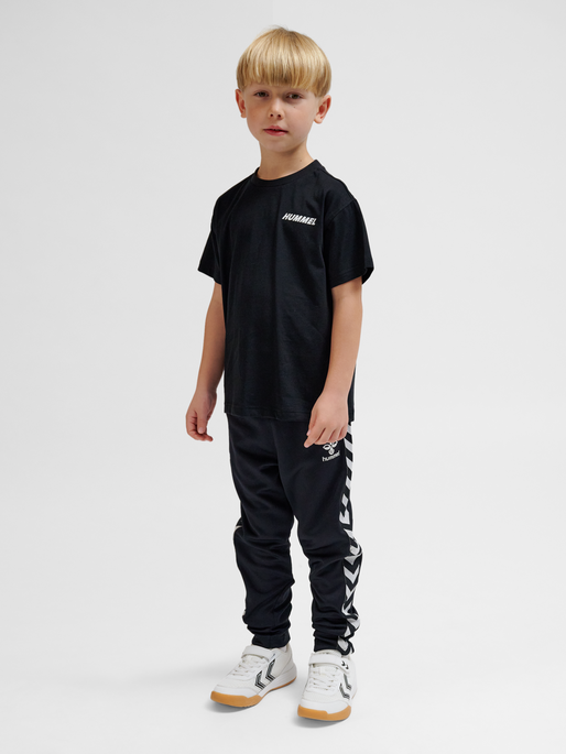 hmlCASPER T-SHIRT S/S, BLACK, model