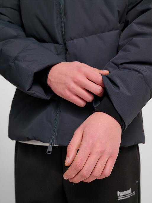 hmlSHORT  PUFFER JACKET, EBONY, model