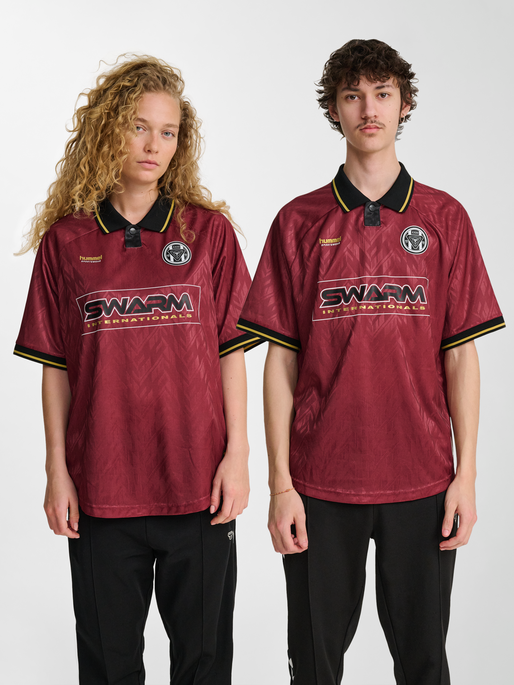 hmlLOOSE BAY SOCCER JERSEY S/S, SYRAH, model